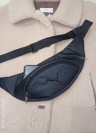 Черная бананка с черным вышитым логотипом puma