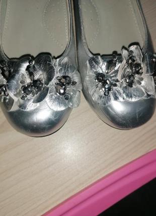 Серебристые туфельки для принцессы6 фото