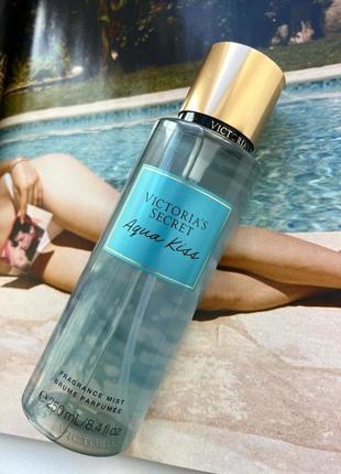 Спрей aqua kiss от victoria’s secret.