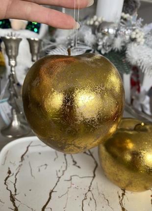 Набір (2шт) підвісних декоративних яблук, 10.3см , золото ( пінопласт )4 фото