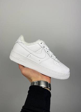 Зимові жіночі кросівки найк nike air force 1 white fur