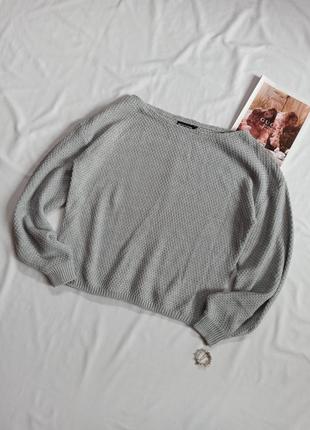 Базовый серый свитер со спущенными плечами1 фото