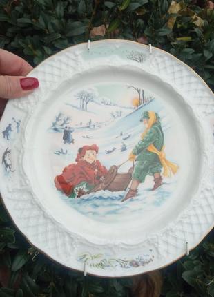 Продам рождественскую  фарворовую тарелку от royal worcester