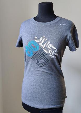 Футболка сіра nike s розмір dry-fit