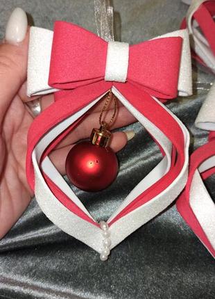 Новогодняя игрушка на елку с шариком красная