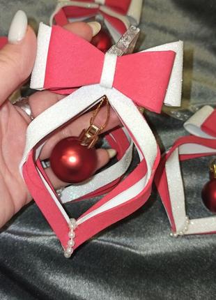 Новогодняя игрушка на елку с шариком красная