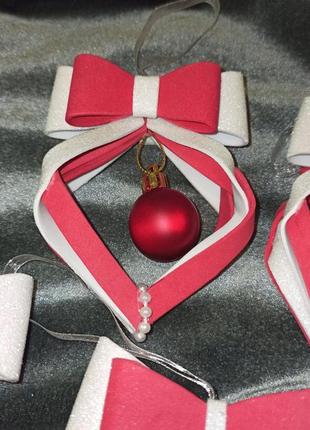 Новогодняя игрушка на елку с шариком красная