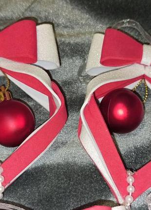 Новогодняя игрушка на елку с шариком красная