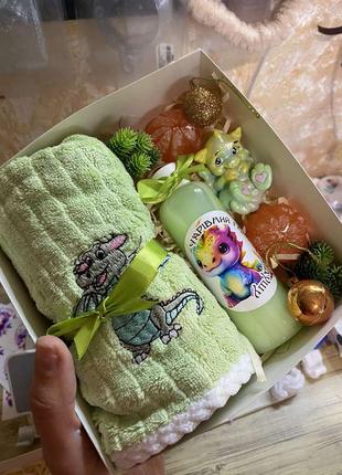Подарочный набор на новый год. новогодний подарочный бокс. новогодние подарки. подарок на мыкола. подарки