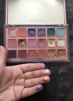 Палетка тіней huda beauty