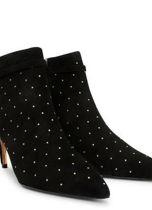 Замшеві чобітки ted baker curvad suede stud detail boots in black