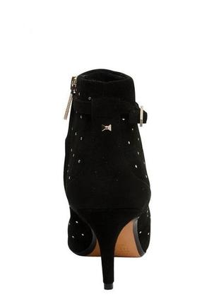 Замшеві чобітки ted baker curvad suede stud detail boots in black3 фото