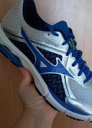 Кроссовки mizuno