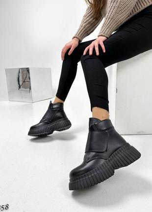Красивые зимние ботинки на трендовой утолщенной ребристой подошве с липучкой3 фото