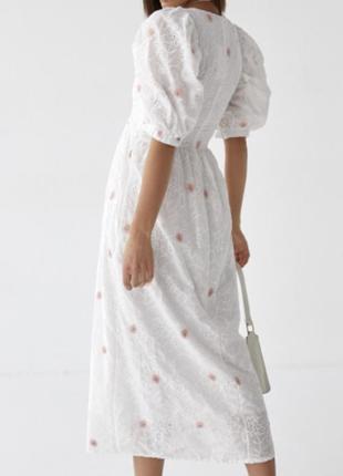 Платье из прошвы белого цвета, сдержанное платье миди2 фото