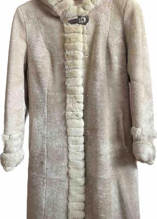 Шуба из мутона со вставками норки