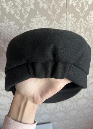 Женская черная шляпа (кепка) из шерсти2 фото