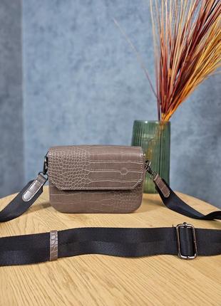 Маленькая женская сумка под крокодил на длинном текстильном ремешке, сумочка из экокожи
