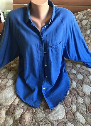 Рубашка с широким рукавом и подкладными плечиками