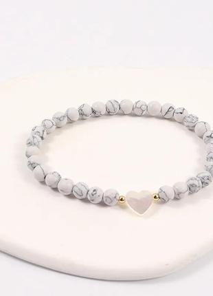 Браслет з натурального каміння і серця з шліфованого перламутру ракушки