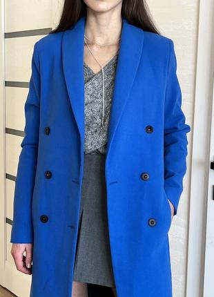 Синее двубортное структурное пальто2 фото
