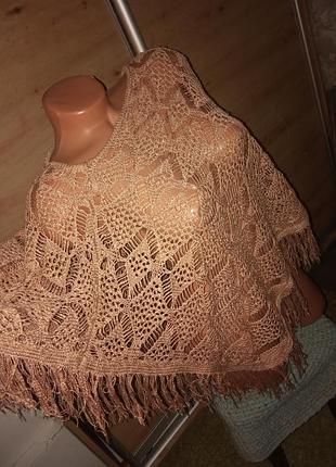 Пончо в'язане з китицями. 2