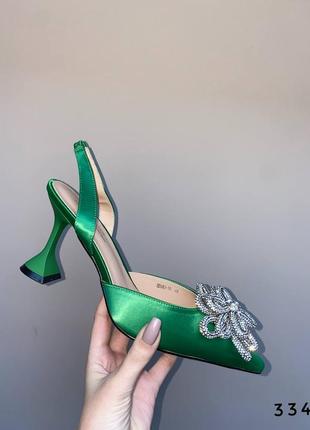Туфли зеленые на каблуке рюмка