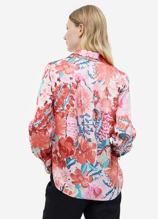 Красивая коралловая блуза с цветочным принтом от h&m англия.2 фото