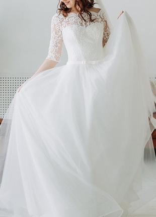 Весільна сукня з корсетом