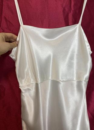 Идеальное молочное белое платье ночнушка комбинация атласная шелковая на бретелях мини с затяжками по боках3 фото