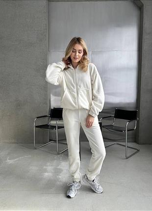 Мягкий спортивный костюм в разных цветах