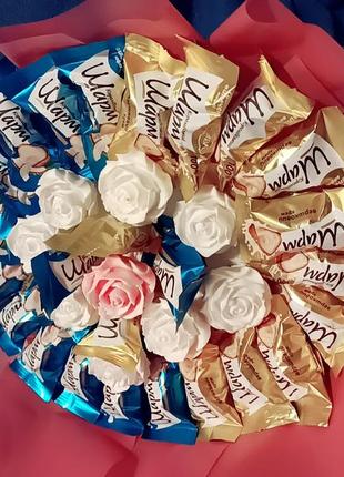 Букек из конфет и мыльных роз2 фото