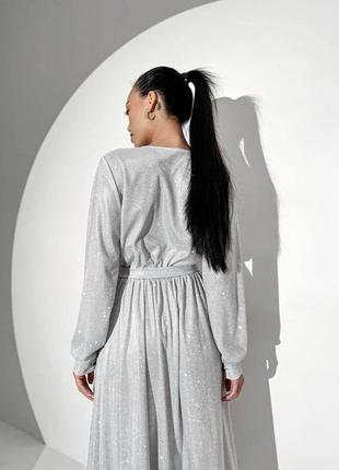 Вечернее платье из люрекса на запах с разрезом