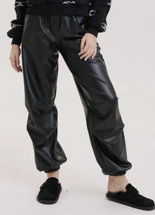 Кожаные брюки карго для девочки размер 134, 140, 146, 152, 158, 164 черные