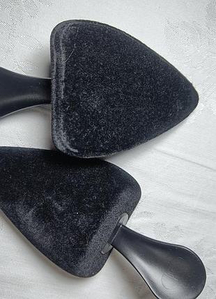 Формодержатели с пластиковой ручкой kaps komfort sneakers, черные - изготовлены из пены, имеют мягкое бархатное покрытие. формодержатели3 фото