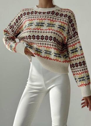 Теплый женский вязаный свитер стильный трендовый с узорами