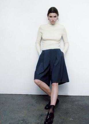 Гольф молочного кольору під горло з нової колекції zara розмір s