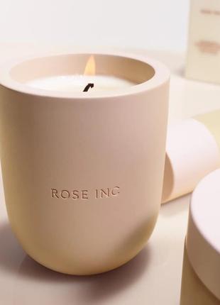 Rose inc uplifting&amp;balancing signature candle аромосвічка, що покращує настрій, 190 г.