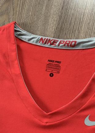 Женская спортивная тренировочная футболка nike pro5 фото