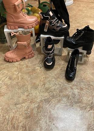 Женская обувь, сапоги, кроссовки, туфли