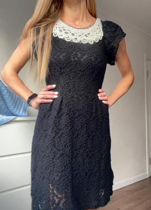 Черное кружевное платье с белыми жемчугом s yumi3 фото