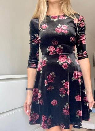 Чорна сукня у квіти  new look xs-s бархатна