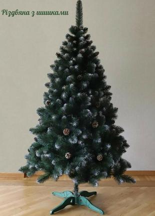 Рождественская елка с шишками1 фото