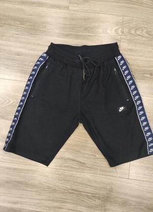 Шорти nike на лампасах