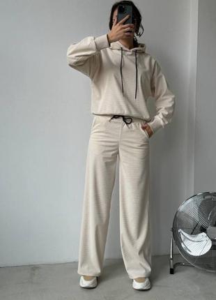 Костюм спортивный женский оверсайз свитшот с капишоном брюки свободного кроя на высокой посадке с карманами качественный молочный1 фото