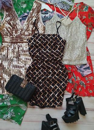 Вечернее приталеное блестящее платье с пайетками