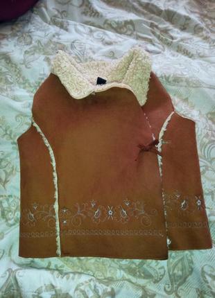 Безрукавка для девочки на 2-3р