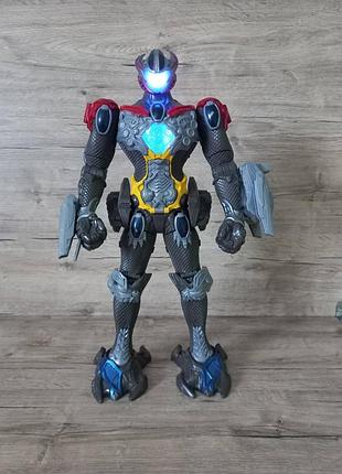 Робот ,іграшка .