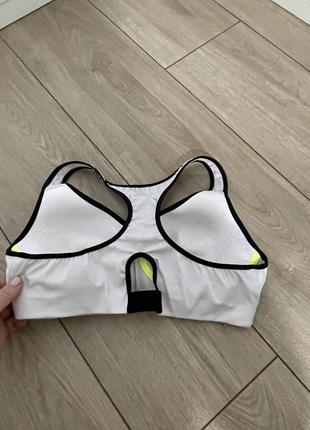 Топ спортивный топ бюстгальтер nike с технологией dry-fit.4 фото