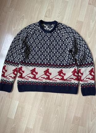 Светр містить вовну